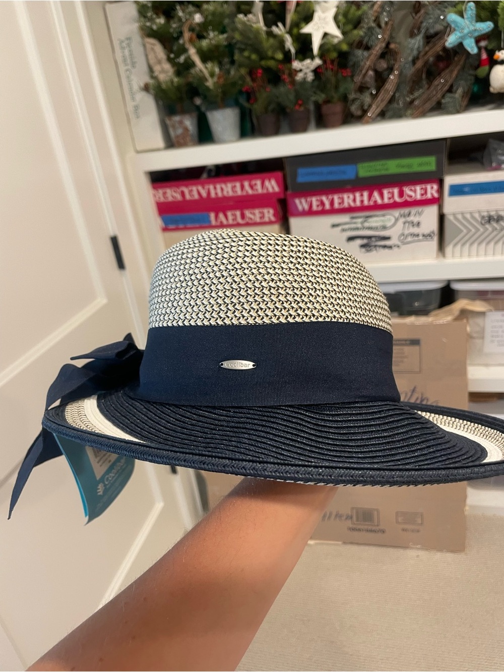 NWT- Coolibar Womens Navy and Cream Straw Sun Hat with Ribbon